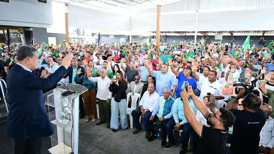 Leonel Fernández juramenta dirigentes del PRM y PLD en la Fuerza del Pueblo en Hermanas Mirabal Leonel Fernández juramenta dirigentes del PRM y PLD en la Fuerza del Pueblo en Hermanas Mirabal