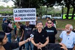 Residentes de Los Jardines del Norte protestan tras suspensión de reunión con Obras Públicas Residentes de Los Jardines del Norte protestan tras suspensión de reunión con Obras Públicas