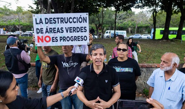 Residentes de Los Jardines del Norte protestan tras suspensi&oacute;n de reuni&oacute;n con Obras P&uacute;blicas
