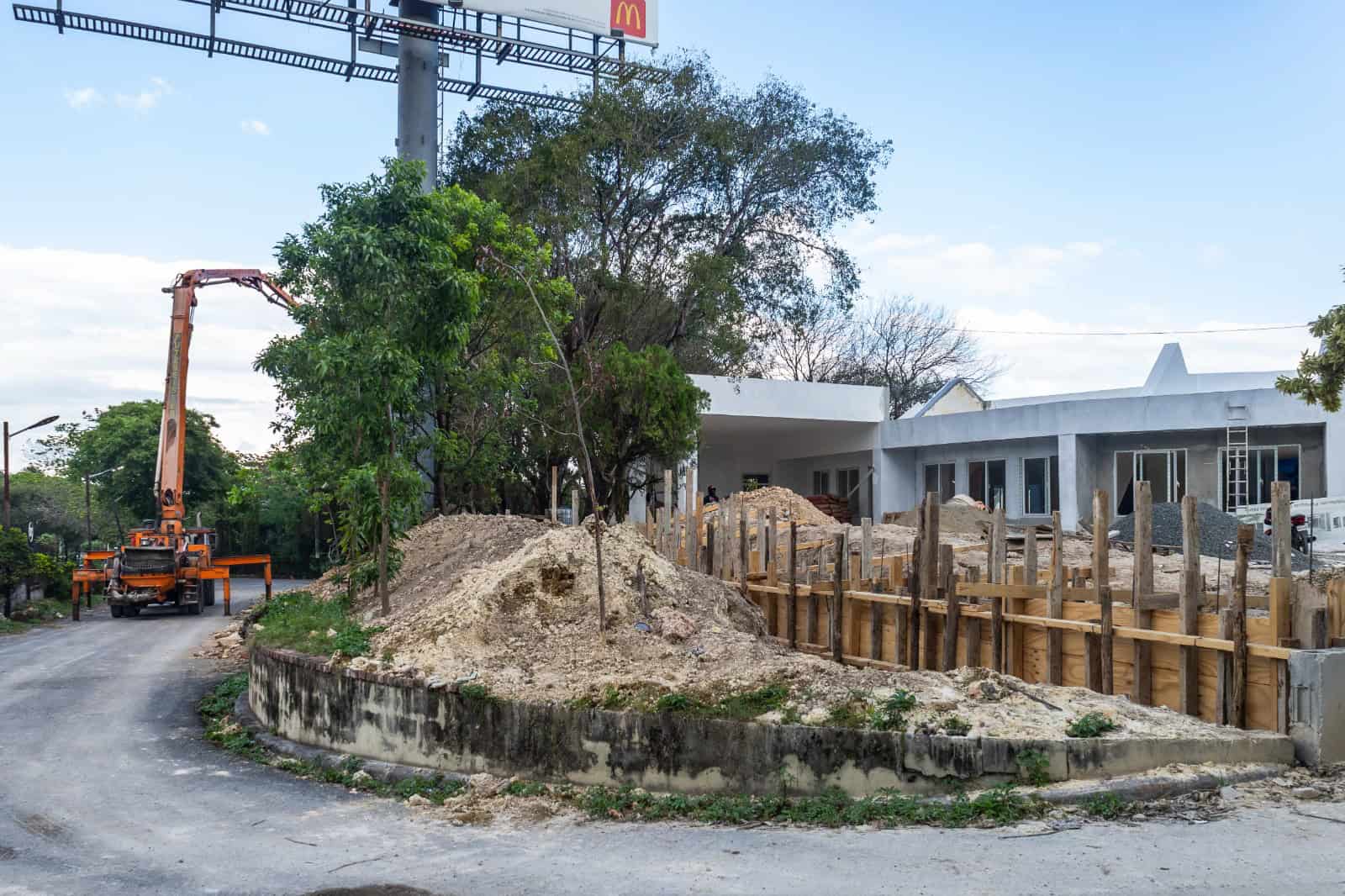 Trabajadores continúan con la intervención.