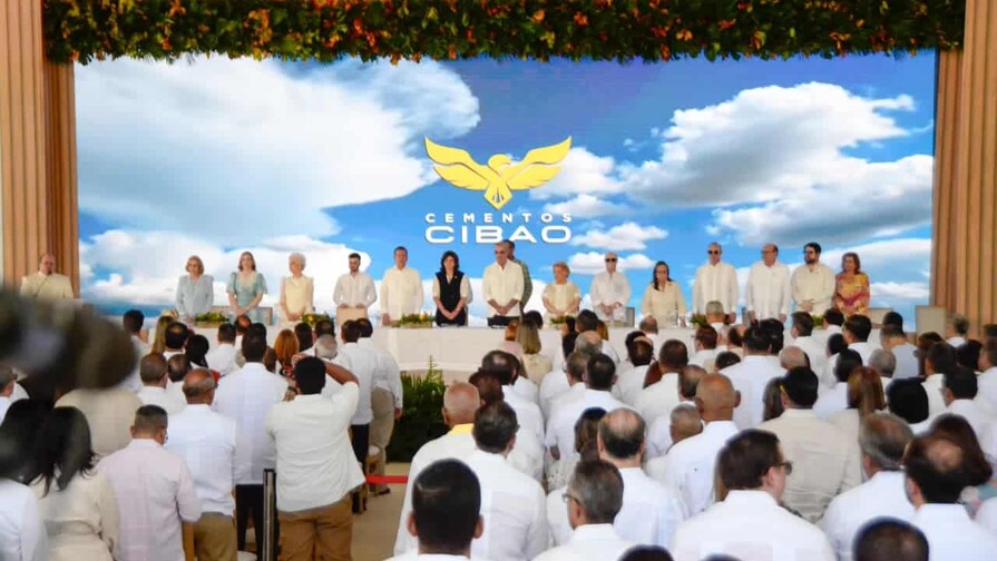 Presidente Abinader encabeza inauguraci&oacute;n de nueva l&iacute;nea de producci&oacute;n de Cementos Cibao