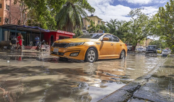 Denuncian deterioro cr&iacute;tico de la avenida Eduardo Brito en Santo Domingo Este