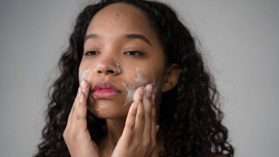 &iquest;C&oacute;mo desmaquillar la piel de forma correcta?