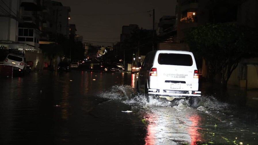 Acueductos fuera de servicio, viviendas anegadas y evacuaciones preventivas en varias provincias
