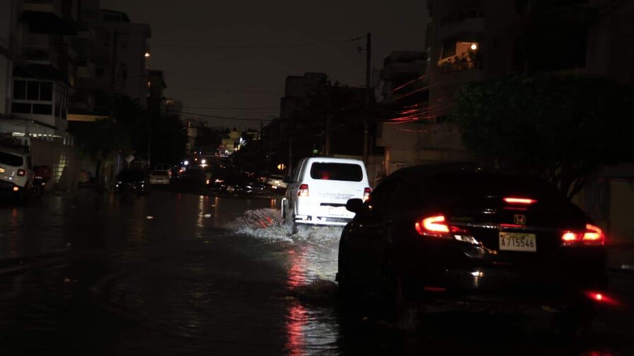 El COE emite alerta verde en 15 provincias y el Distrito Nacional por vaguada