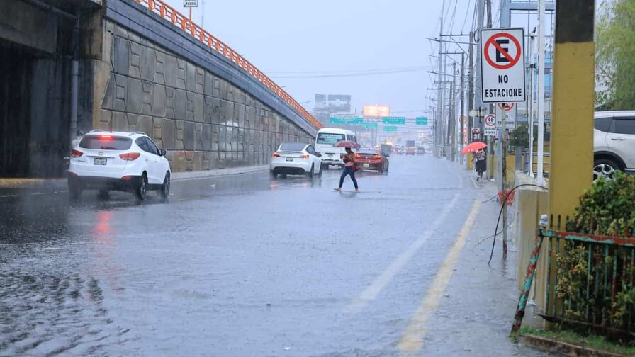 El COE emite alerta verde en 15 provincias y el Distrito Nacional por vaguada El COE emite alerta verde en 15 provincias y el Distrito Nacional por vaguada