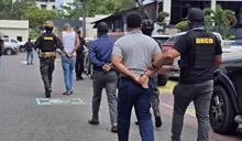 Arrestan a cuatro hombres vinculados al decomiso de 180 paquetes de coca&iacute;na en AILA