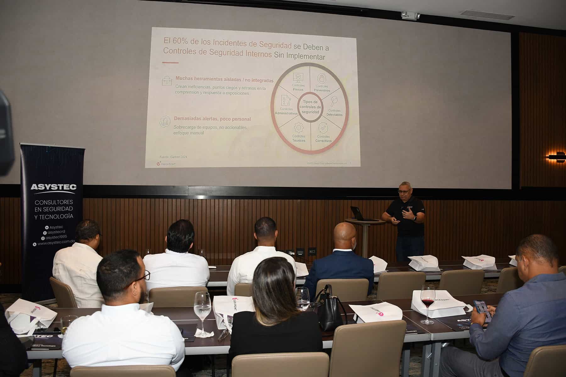 Expositor Moises Acevedo, EM Specialist de Chek Point.