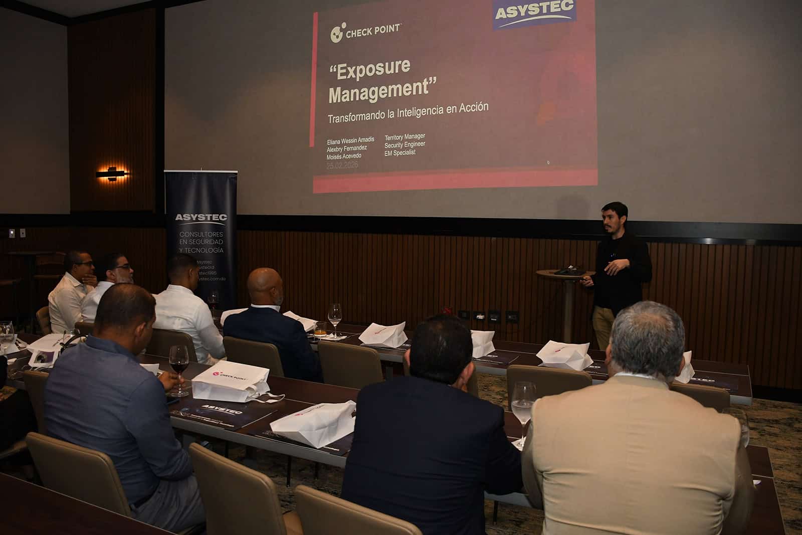 Expositor Alexbry Fernández, Security Engineer de Check Point.