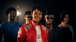 El "moonwalk" se apodera de las calles antes del estreno de Michael, la biopic de Michael Jackson