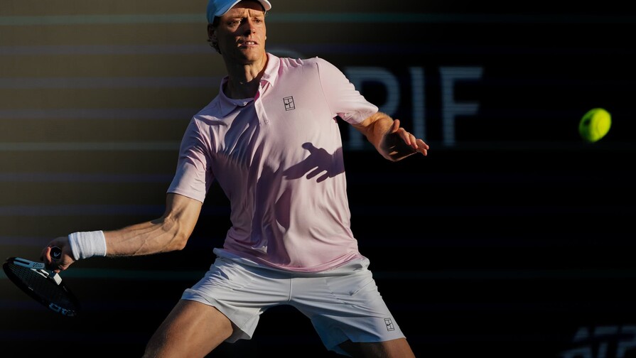 Sinner vuela en Miami, Cer&uacute;ndolo se despide y Gauff alcanza primera final