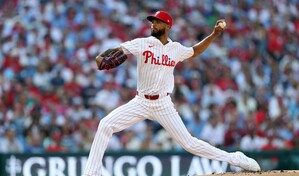 S&aacute;nchez domina desde la lomita y Filis vencen a Texas en el arranque de MLB