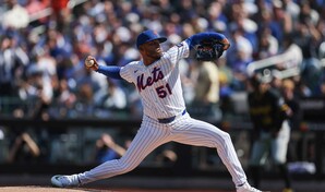 Freddy Peralta debuta con triunfo y Mets castigan a Skenes en el inicio