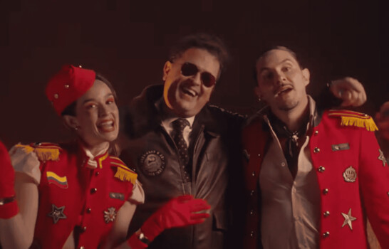 Monsieur Perin&eacute; y Carlos Vives lanzan El avi&oacute;n, una canci&oacute;n que aborda la migraci&oacute;n