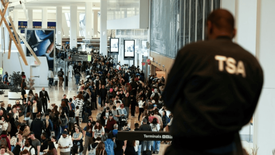 El Senado de EE. UU. avanza para poner fin al caos en aeropuertos