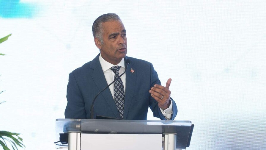 El ministro de Energ&iacute;a asegura que salida de plantas no afecta el suministro el&eacute;ctrico