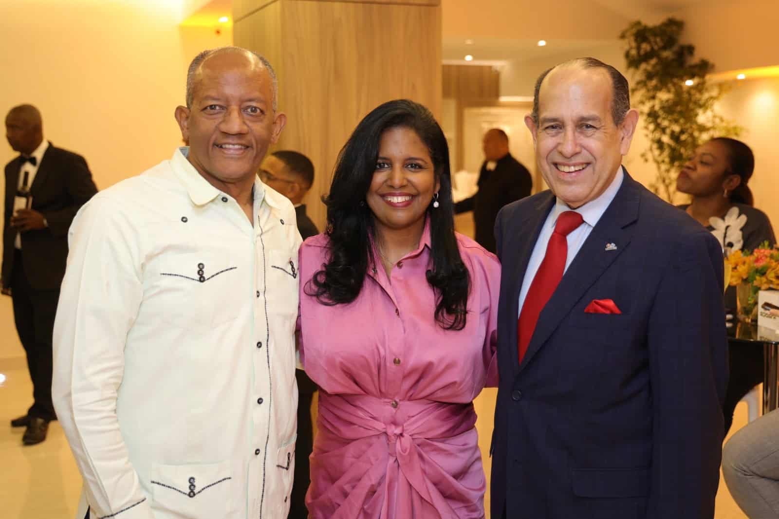 Víctor Herrera. Silvani Hernández y Salvador Espinal.