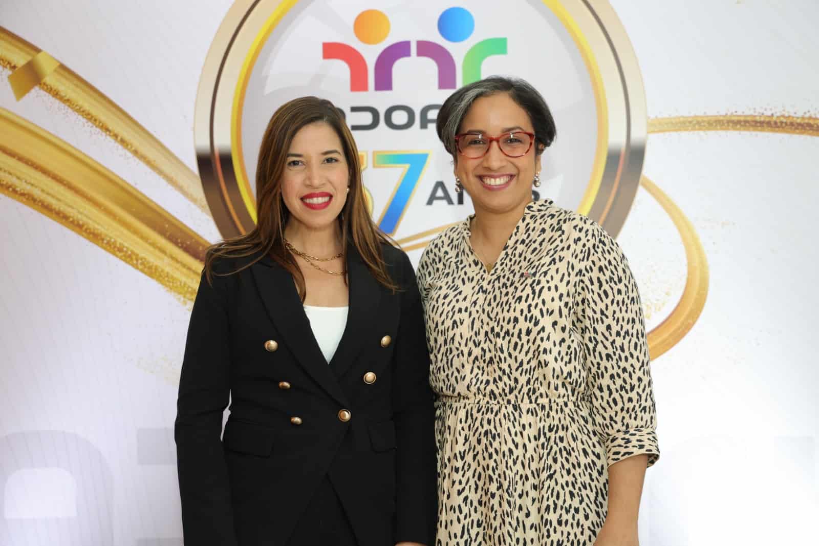 María del Carmen Gil y Roselys Arias.