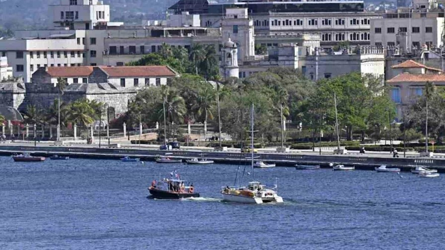 Llegan a Cuba dos veleros con ayuda humanitaria tras ser relocalizados