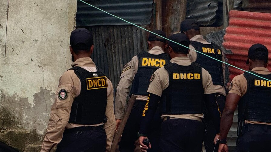 Hijo del fenecido narcotraficante el Gringo es arrestado por miembros de la DNCD Hijo del fenecido narcotraficante el Gringo es arrestado por miembros de la DNCD