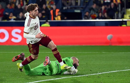 V&iacute;ctor Mu&ntilde;oz, del fallo en un Cl&aacute;sico a marcar en su debut con La Roja