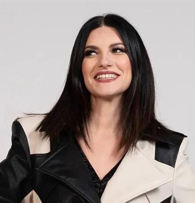Laura Pausini defiende la m&uacute;sica con voz y carisma con la gira Yo Canto World Tour