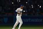 Video | Edwin D&iacute;az brilla en su debut con los Dodgers con una entrada al ritmo de trompeta en vivo