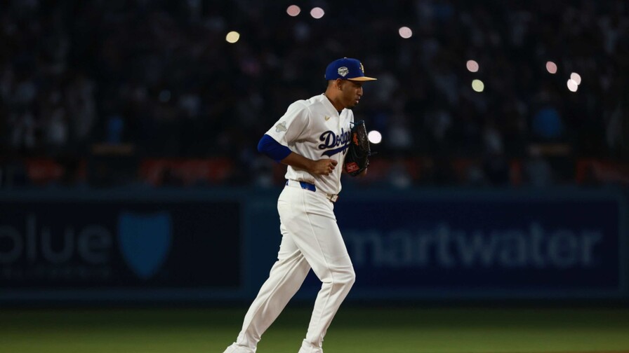Video | Edwin D&iacute;az brilla en su debut con los Dodgers con una entrada al ritmo de trompeta en vivo