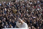 El papa pide a los jóvenes momentos de escucha y silencio ante mensajes, reels y chats