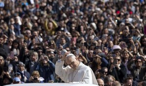 El papa pide a los j&oacute;venes momentos de escucha y silencio ante mensajes, reels y chats