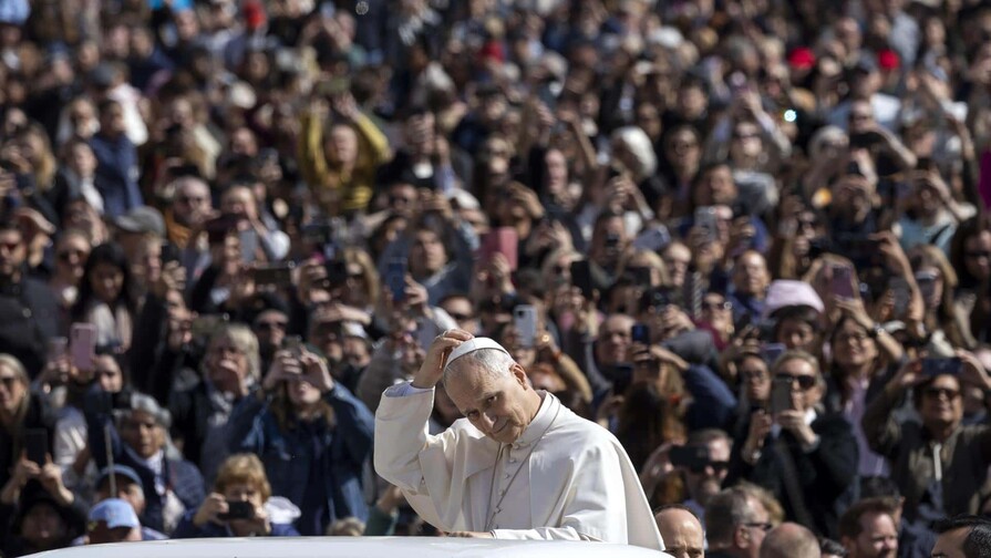 El papa pide a los jóvenes momentos de escucha y silencio ante mensajes, reels y chats El papa pide a los jóvenes momentos de escucha y silencio ante mensajes, reels y chats