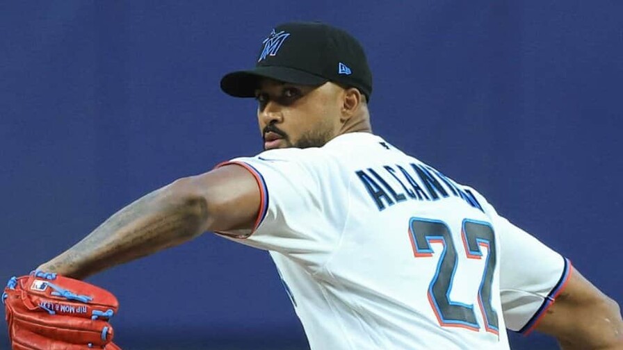 Sandy Alcántara va al bullpen de Miami