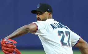 Sandy Alc&aacute;ntara lanza juego completo y blanqueada de tres hits en victoria sobre Medias Blancas