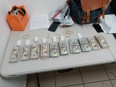 Dos tratan de entrar al país más de 76 mil dólares por aeropuerto