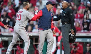 Fiasco arbitral en Cincinnati: El sistema ABS expone una jornada para el olvido de C.B. Bucknor