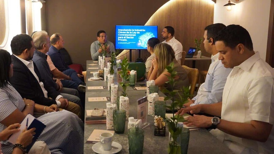 Sector empresarial analiza la nueva Ley de Contrataciones Públicas Sector empresarial analiza la nueva Ley de Contrataciones Públicas