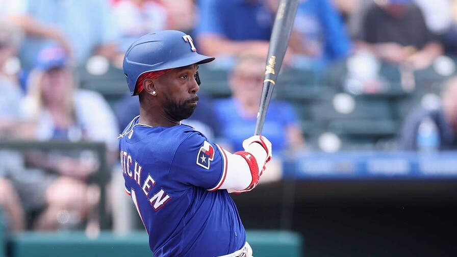 McCutchen se disculpa con un fan tras su primer jonrón con los Rangers McCutchen se disculpa con un fan tras su primer jonrón con los Rangers