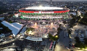 Aficionado muere en la reapertura del estadio Azteca