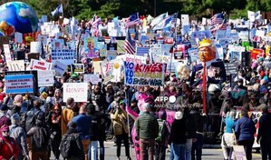 Manifestaciones anti-Trump recorren Estados Unidos y traspasan fronteras