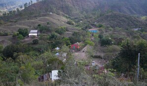 Gobierno entrega proyectos de electrificaci&oacute;n rural en El&iacute;as Pi&ntilde;a