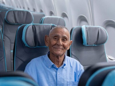 Abuelo de 95 años viaja por primera vez a Nueva York con Arajet