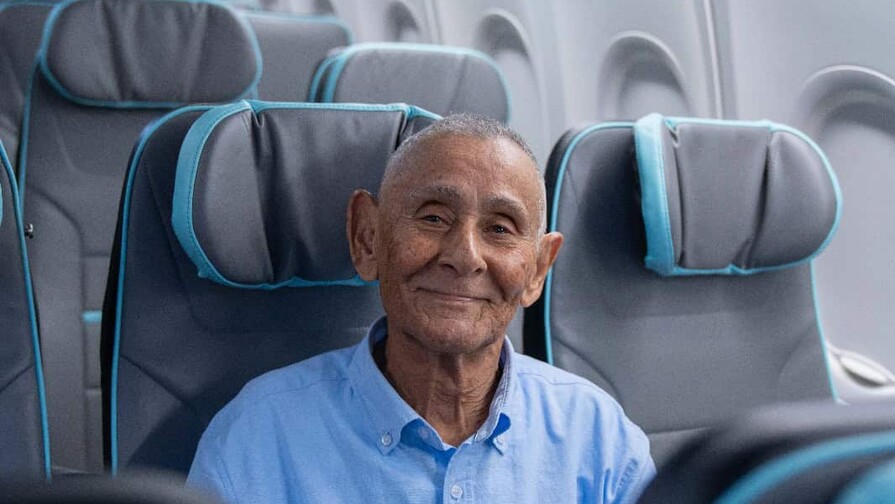 Estanislao Ureña: El abuelo de 95 años que se montó por primera vez en un avión y viajó a Nueva York Estanislao Ureña: El abuelo de 95 años que se montó por primera vez en un avión y viajó a Nueva York