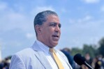 Adriano Espaillat anuncia entrega de fondos federales para proyectos comunitarios en Nueva York