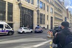 Cinco personas bajo custodia por intento de ataque a Bank of America en París Cinco personas bajo custodia por intento de ataque a Bank of America en París