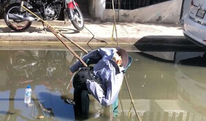 Moradores recrean a Jos&eacute; Boquete para denunciar aguas estancadas en las Palmas de Alma Rosa