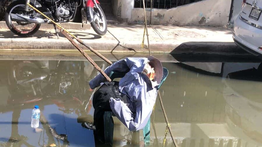 Moradores recrean a Jos&eacute; Boquete para denunciar aguas estancadas en las Palmas de Alma Rosa