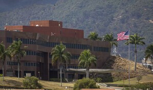 Estados Unidos reanuda oficialmente las operaciones de su Embajada en Venezuela