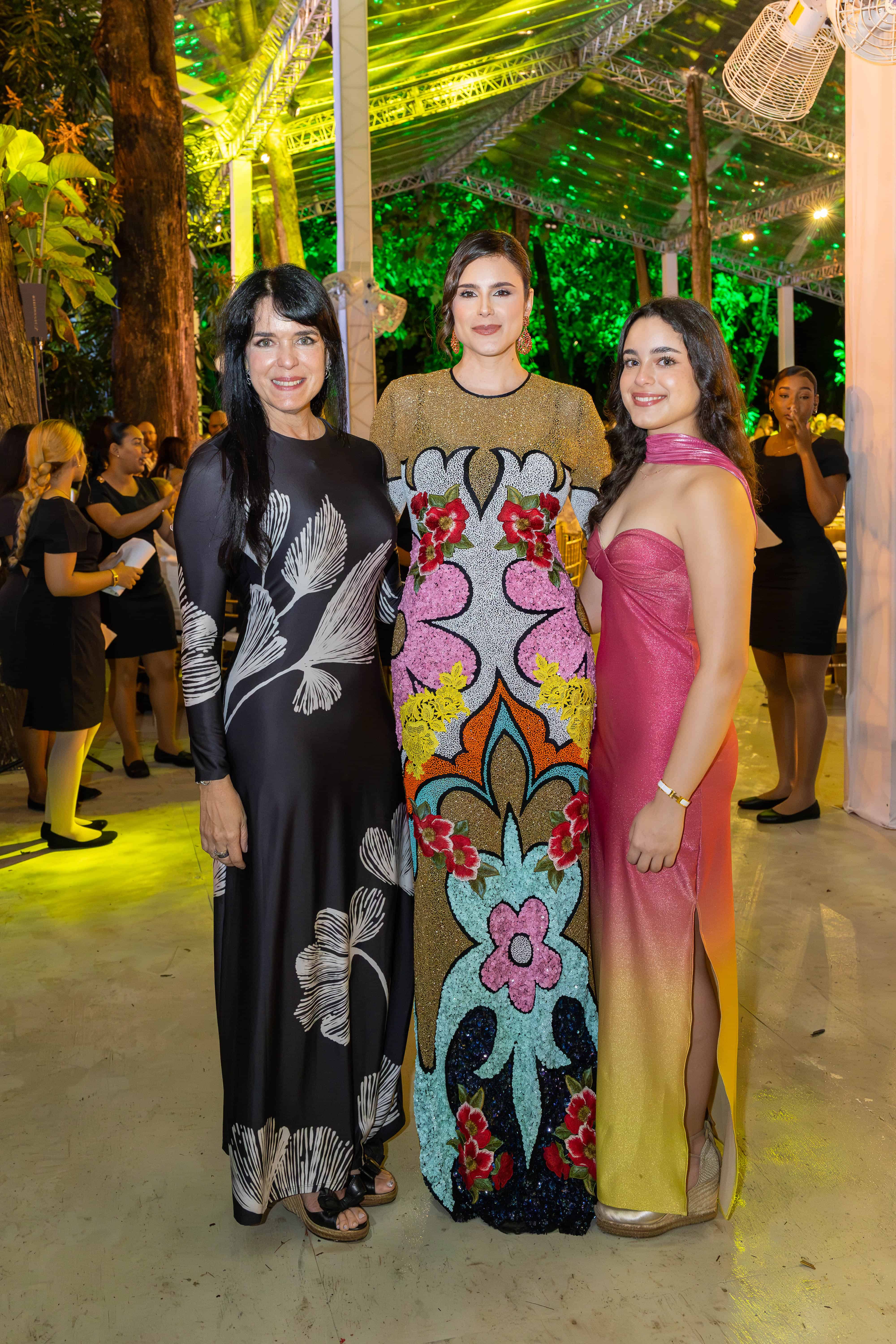 Sarah Viñas, Renata Soñé e Isabel Soñé.