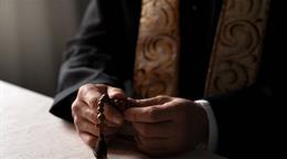 La Iglesia espa&ntilde;ola y el Gobierno firman acuerdo para compensar a v&iacute;ctimas de abusos sexuales