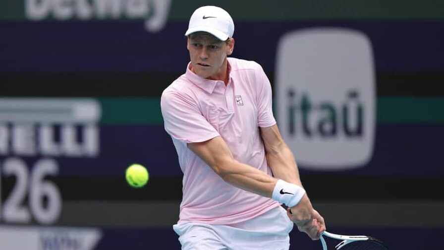 Jannik Sinner vuelve a ganar e iguala a Pete Sampras